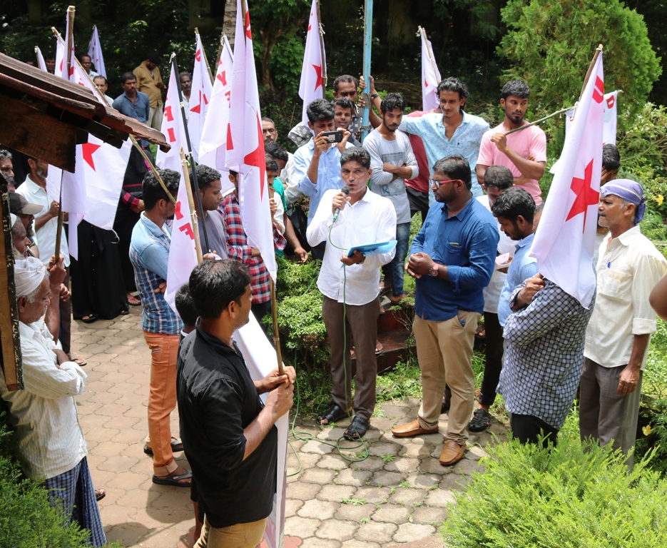 ಹರೇಕಳ ಪಂಚಾಯತ್ ಎದುರು ಡಿವೈಎಫ್‍ಐ ಪ್ರತಿಭಟನೆ